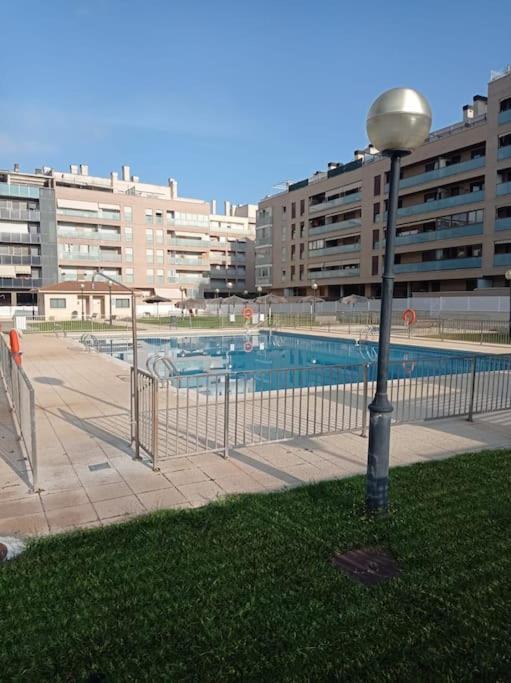 Acogedor Apartamento Con Piscina Y Garaje Lägenhet Huesca Exteriör bild